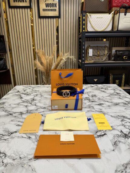 Louis_vuitton crystal lv buckle leather belt with box and dust bag including carry bag