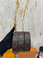 Vuitton Belt Combo Premium Quality with Box, Dust Bag & Carry Bag – Designer Style Luxury Belt Set for Men - Image 5