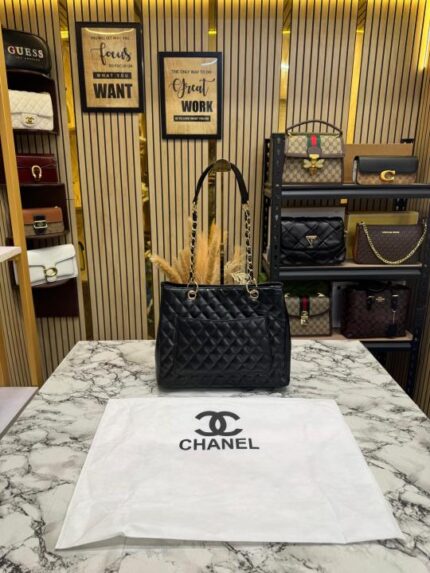 Chanel Quilted CC Chain Tote Bag With Dust Bag (Black) – Luxury Designer Shoulder Handbag for Women.