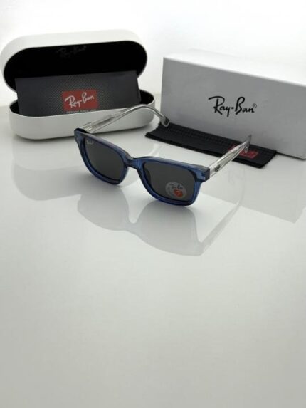 Black and white retro low-top sneakers casual style