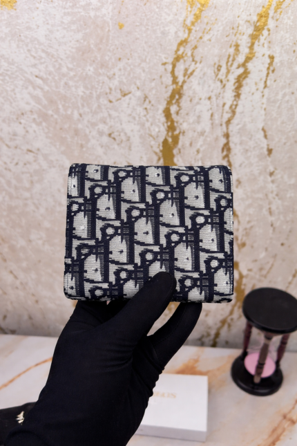 saddle flap wallet for men and women