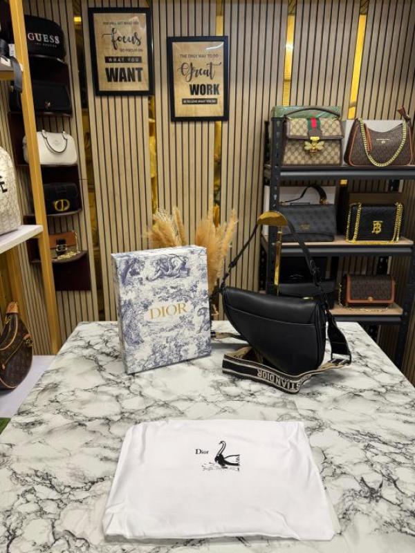 699ff80be1c4c0 Christian Dior Saddle Crossbody Bag (Black) – Premium Designer Handbag with Box & Dust Bag - Image 1