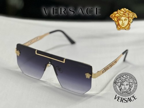 Black Shaded Lens Sunglasses – Sleek UV Protection Eyewear UV protective all-black fashion eyewear