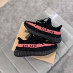 Comfortable cushioned sole black athletic sneakers