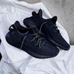 Lightweight breathable knit athletic sneakers black