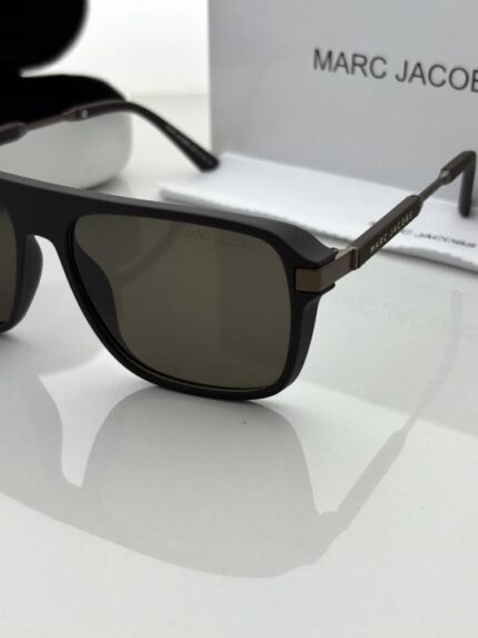 Chocolate brown gradient lens sunglasses with refined frame