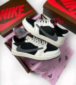 Durable rubber outsole casual sneakers close view