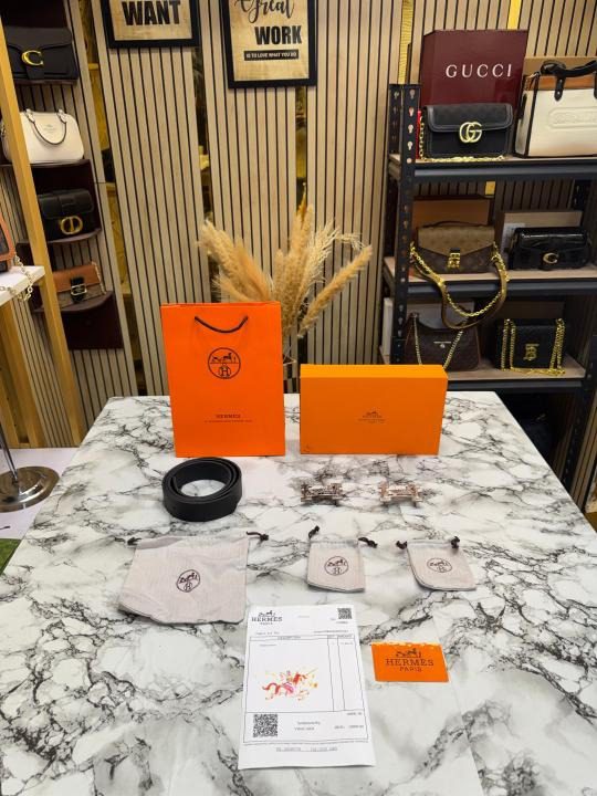 Hermes Belt with Card and Bill