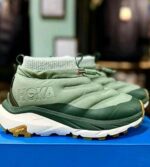 GORE-TEX membrane keeps feet dry in wet conditions