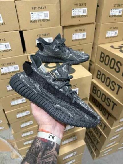 Grey black swirl pattern breathable knit sneakers