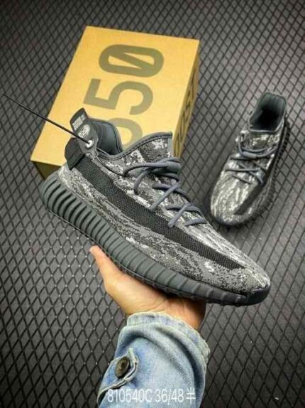 Lightweight cushioned streetwear running shoes grey tone