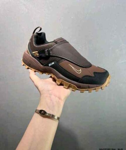 Nike ACG Phassad Ironstone Black lace shroud trail sneaker