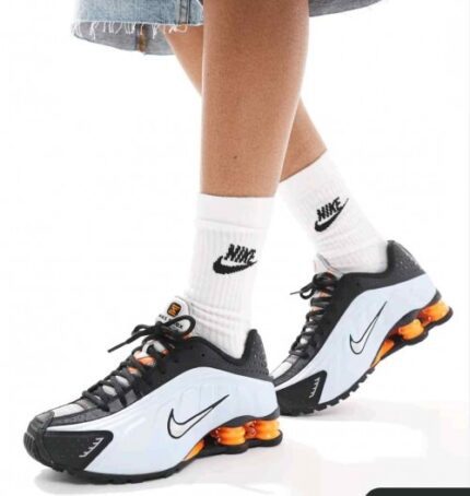 Nike Shox R4 Bright Mandarin metallic silver sporty sneakers