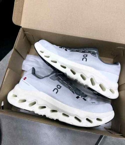 Lightweight athletic running shoes cloud style sole design