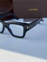 Tom Ford 4184 unisex frame close up