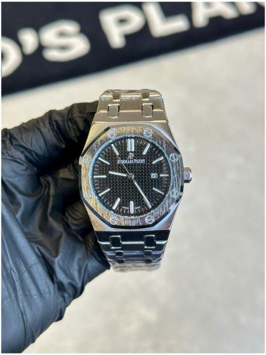 Audemars Piguet Royal Oak Quartz - Image 4