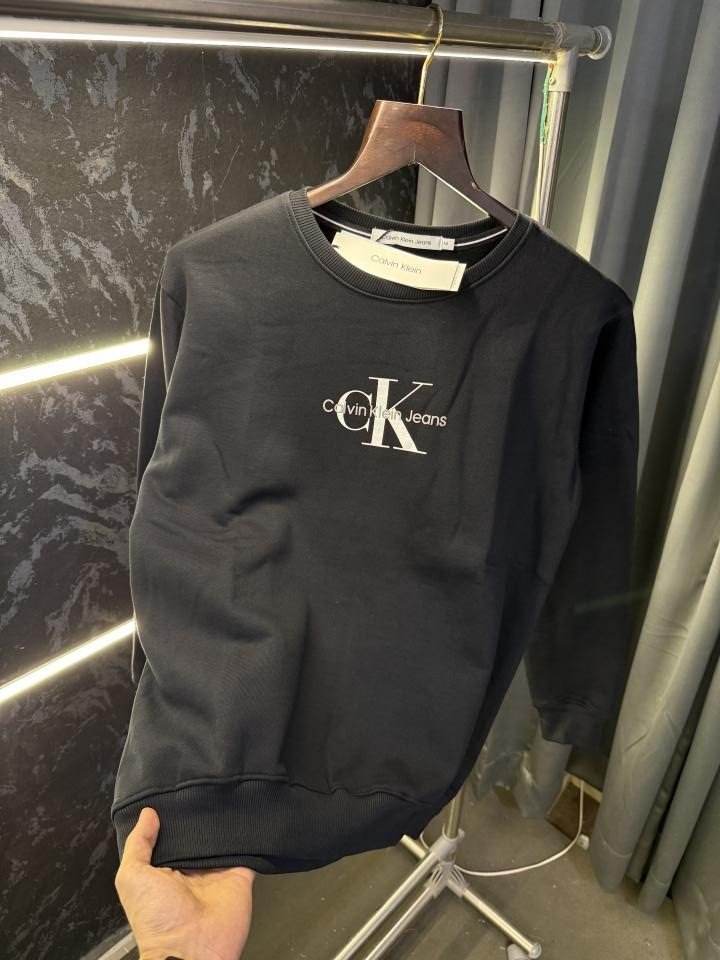 Calvin Klein Premium Sweatshirt Store Article - Image 4