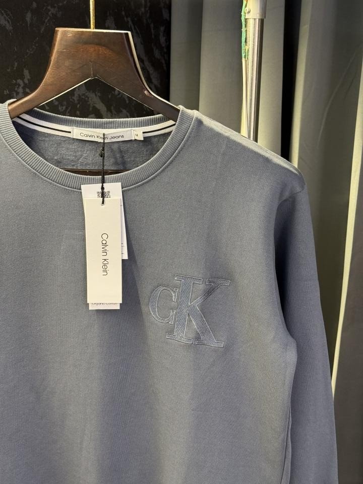 Calvin Klein Premium Sweatshirt - Image 3