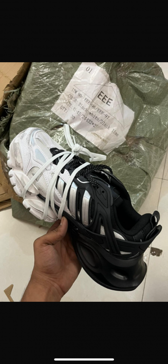 Adidas XLG Runner Deluxe in White Black - Image 4