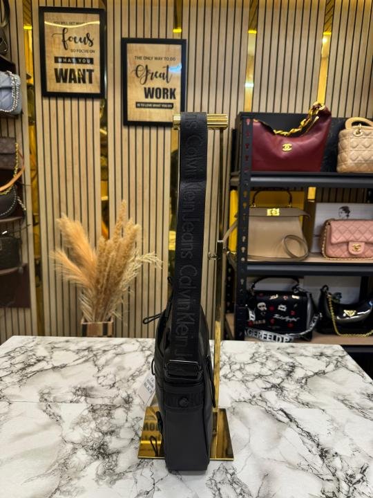 Calvin Klein Jeans Sleek Utility Crossbody Bag - Image 3