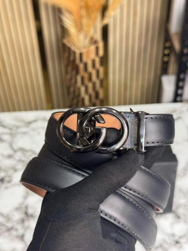 Gucci Black Leather Belt With Black GG Buckle Includes Box - Image 3