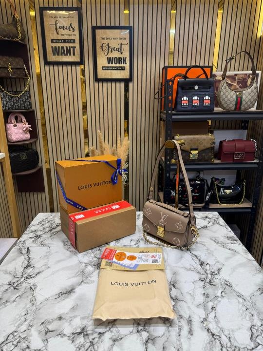 Louis Vuitton Pochette Metis Reverse Monogram Mini Bag With Double Og Box And Dust Bag (M24246-khaki) | Premium Accessories