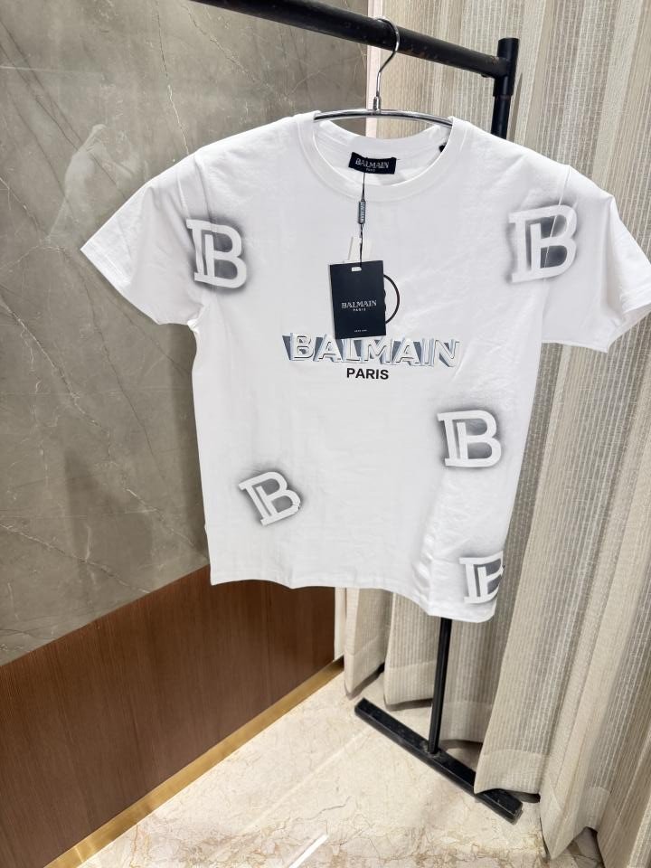 Sale  WHITE ROUND NECK TSHIRT