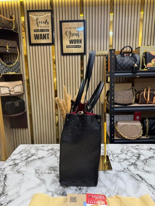 Louis Vuitton Onthego Mm Tote Bag With Dust Bag Price in India - Buy at Bootery - Image 10