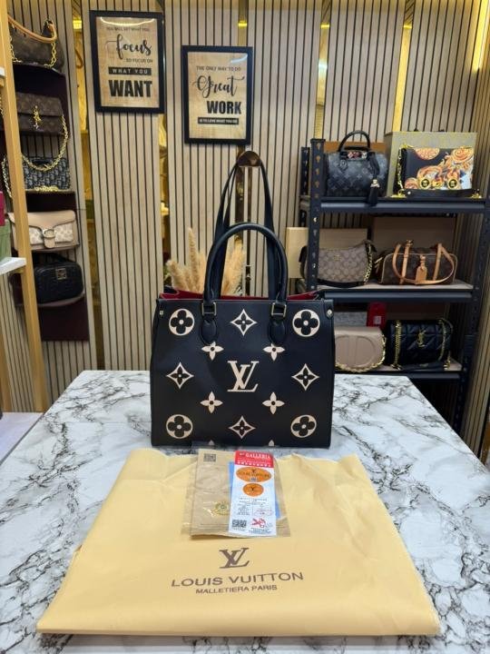 Louis Vuitton Onthego Mm Tote Bag With Dust Bag Price in India - Buy at Bootery - Image 5