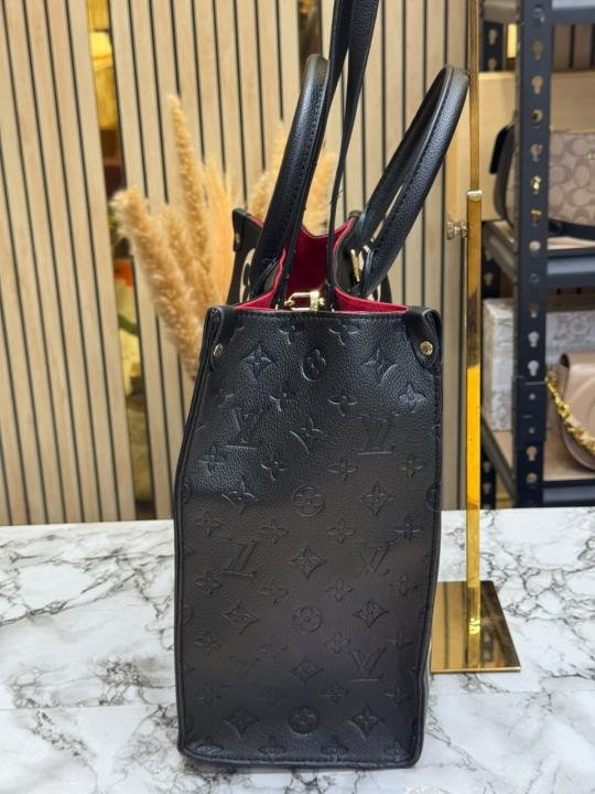 Louis Vuitton Onthego Mm Tote Bag With Dust Bag Price in India - Buy at Bootery - Image 4