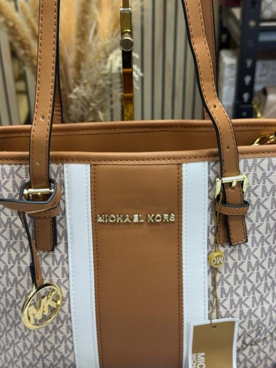 Michael Kors Jet Set Travel Signature Logo Tote Bag Price in India - Style 2 - Buy at Bootery - Image 6