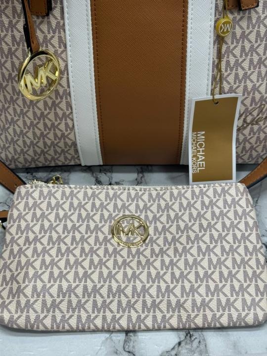 Michael Kors Jet Set Travel Signature Logo Tote Bag Price in India - Style 2 - Buy at Bootery - Image 5