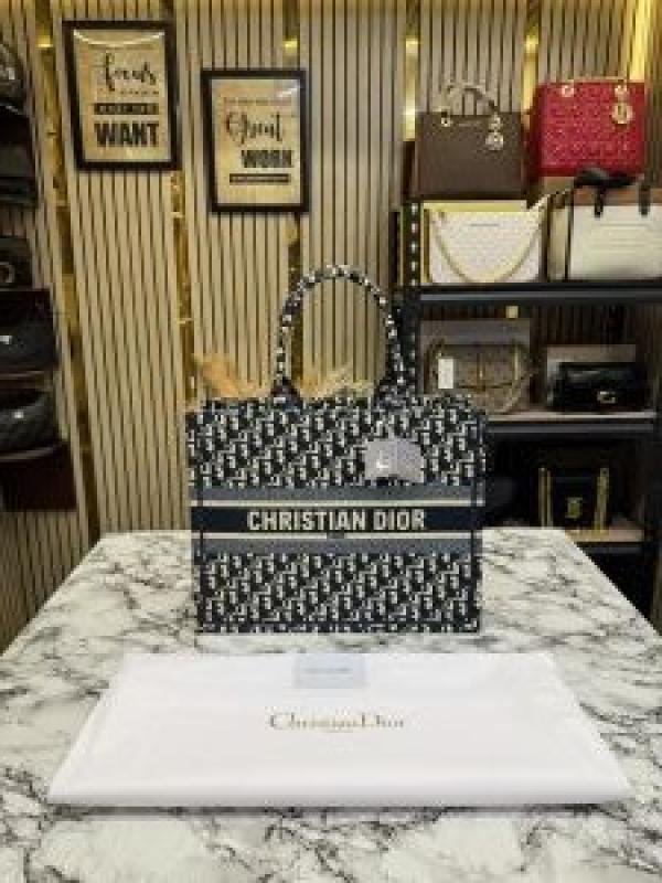 Christian Dior Oblique Tote In Large With Dust Bag
