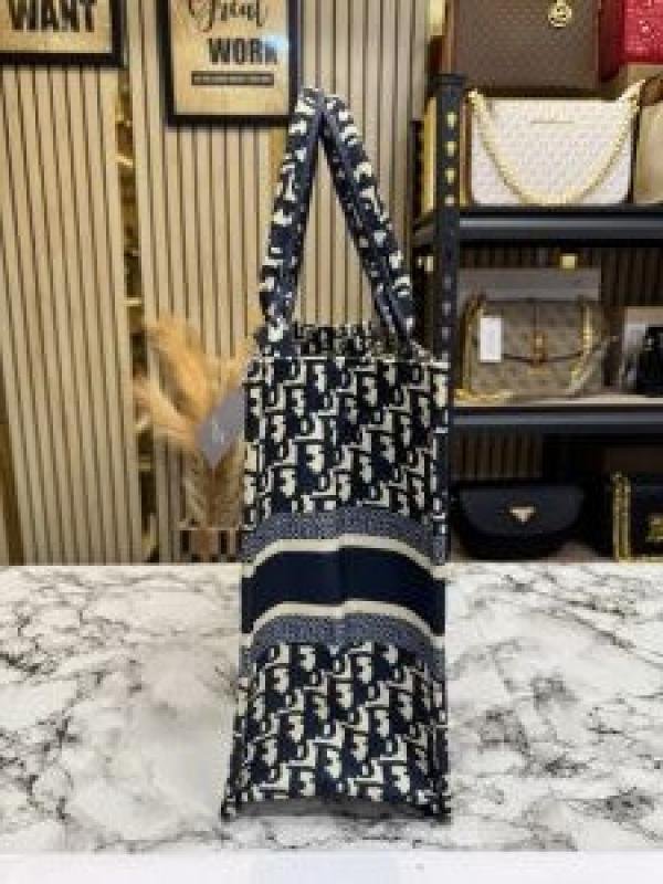 Christian Dior Oblique Tote In Large With Dust Bag - Image 7