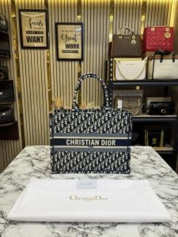 Christian Dior Oblique Tote In Large With Dust Bag - Image 2