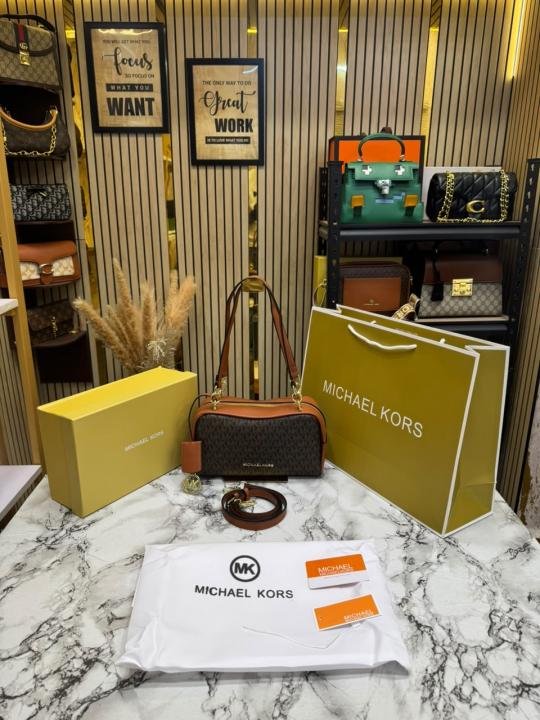 Michael Kors Michael Kor S Jet Set Medium Camera Crossbody Bag With Box And Dust Bag Including Carry Bag