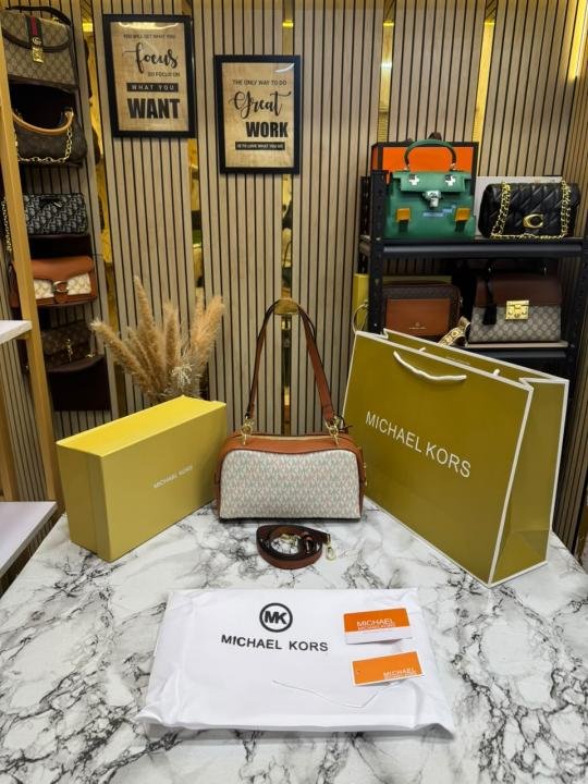 Michael Kors Jet Set Medium Crossbody Bag with Box - Image 6