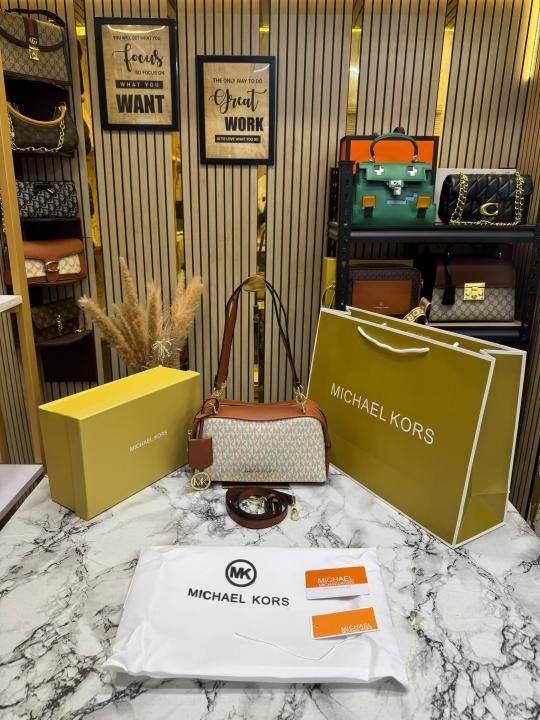 Michael Kors Jet Set Medium Crossbody Bag with Box - Image 3