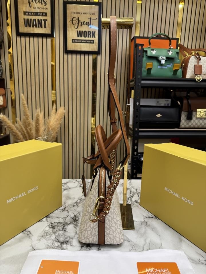 Michael Kors Michae L Kors Veronica Medium Dome Logo Shoulder Bag With Box And Dust Bag - Image 3