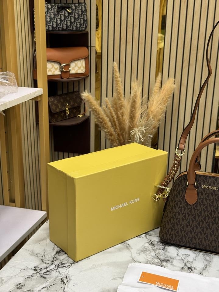Michael Kors Michae L Korsveronica Medium Dome Logo Shoulder Bag With Box And Dust Bag - Image 7