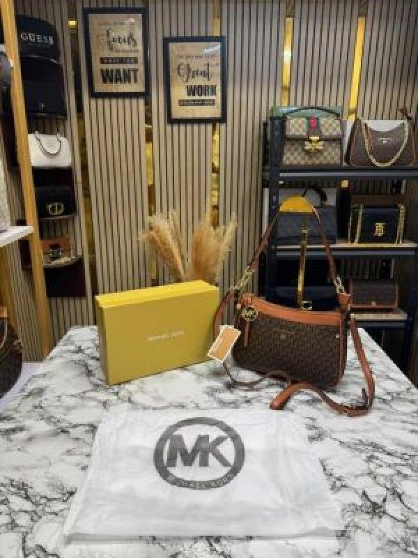 Michael Kors Michae L Kors Jet Set Logo Shoulder Bag With Box And Dust Bag