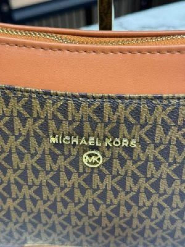 Michael Kors Michae L Kors Jet Set Logo Shoulder Bag With Box And Dust Bag - Image 2
