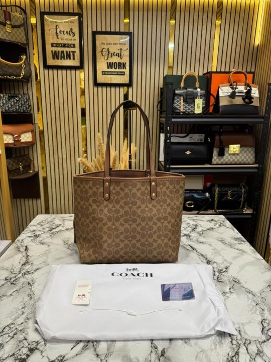 Coach City Tote Signature Canvas Tote Bag Including Pouch And Dust Bag - Image 4