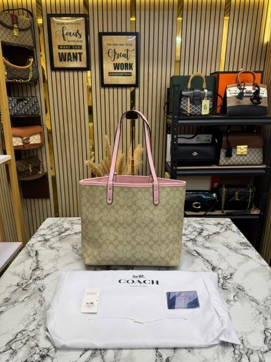 Coach City Tote Signature Canvas Tote Bag Including Pouch And Dust Bag - Image 4