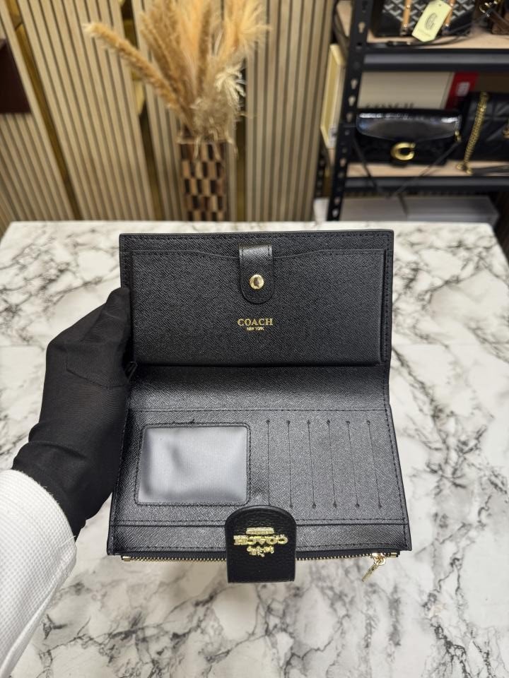 Coach PREMIUM TWO FOLD WALLET WITH BOX - Image 5