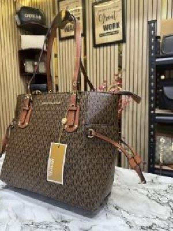 Michael Kors Michae L Kors Voyager Premium Quality Tote Bag With Dust Bag - Image 3