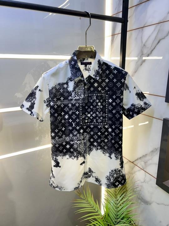 Louis Vuitton Louis Vuitton Imported Monogram Premium Half Sleeves Printed Shirt F5044-b3