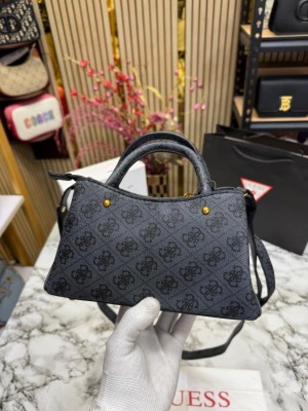 Guess Manhattan Shoulder Bag With Box And Dust Bag Including Carrybag - Image 5