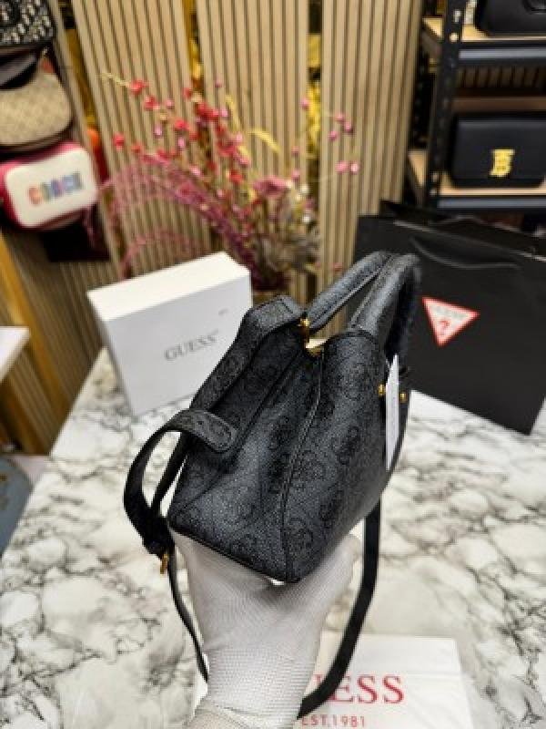Guess Manhattan Shoulder Bag With Box And Dust Bag Including Carrybag - Image 4