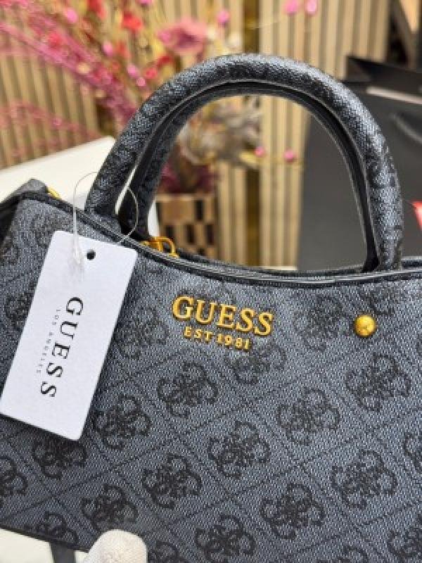 Guess Manhattan Shoulder Bag With Box And Dust Bag Including Carrybag - Image 3